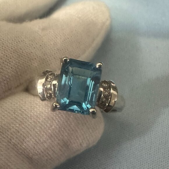 14k White Gold Diamond Blue Topaz size 8 - Picture 1 of 9
